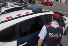 Nuevo altercado violento en plena calle entre mossos y un grupo de manteros en Calafell.