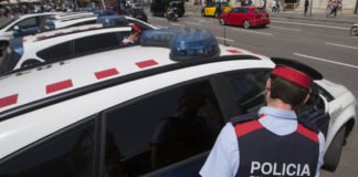 Nuevo altercado violento en plena calle entre mossos y un grupo de manteros en Calafell.