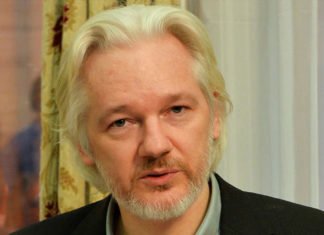 La Madre de Assange denuncia que su hijo es «asesinado lentamente» es el problema cuando el enemigo lo tienes tan cerca