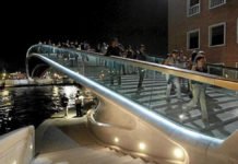 Italia condena a Santiago Calatrava y tendrá que pagar una multa de 78.000 euros por los sobrecostes de su puente en Venecia