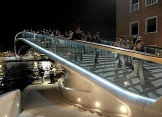 Italia condena a Santiago Calatrava y tendrá que pagar una multa de 78.000 euros por los sobrecostes de su puente en Venecia