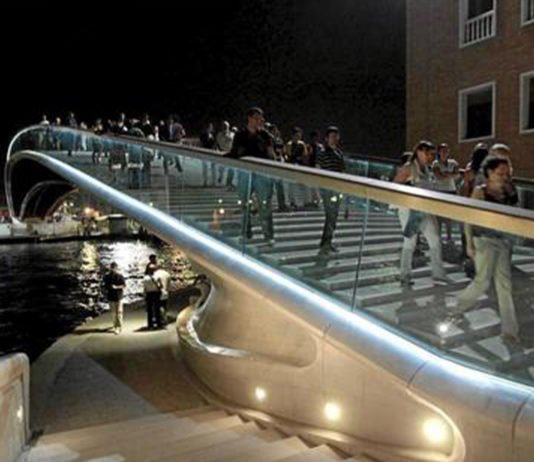 Italia condena a Santiago Calatrava y tendrá que pagar una multa de 78.000 euros por los sobrecostes de su puente en Venecia