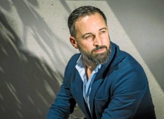 El polémico tuit de Santiago Abascal sobre ‘La Manada’ de Bilbao: «Deberían estar cargados de cadenas y en un avión a Argelia» Razón no le falta
