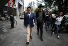 El informático sueco amigo de Julian Assange la vuelve a «liar» ante la Justicia de Ecuador