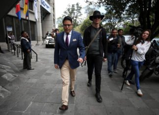 El informático sueco amigo de Julian Assange la vuelve a «liar» ante la Justicia de Ecuador