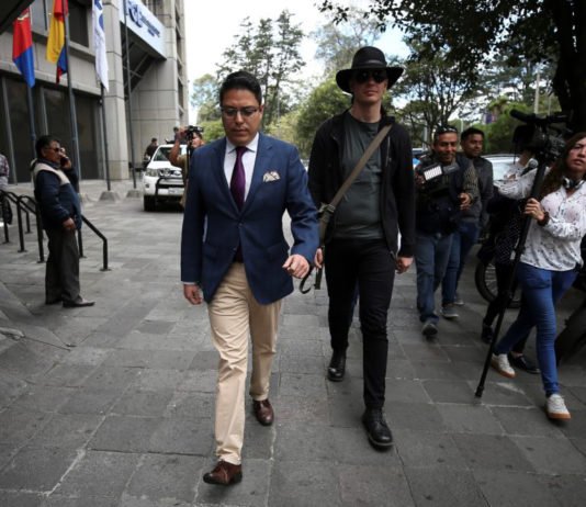 El informático sueco amigo de Julian Assange la vuelve a «liar» ante la Justicia de Ecuador