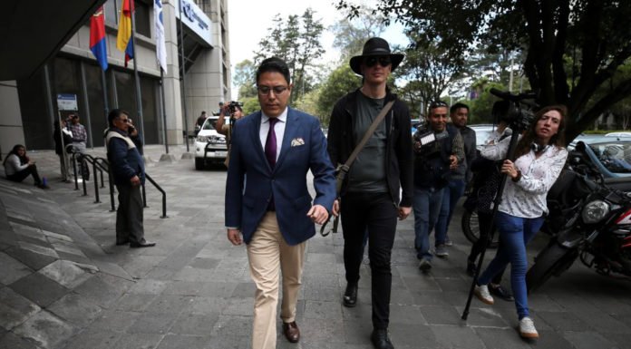 El informático sueco amigo de Julian Assange la vuelve a «liar» ante la Justicia de Ecuador