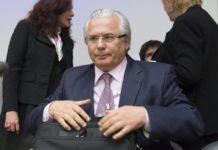 El condenado ex juez Garzón se irrita al destaparse las mentiras de «su trama» de niños desaparecidos entre 1940 y 1975 en España