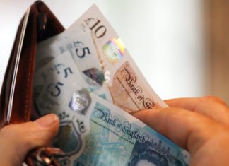 El Primer Ministro británico hace desplomar la libra esterlina con sus declaraciones de hoy