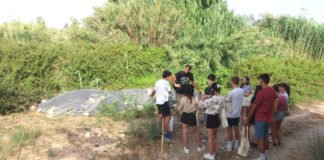 El Rio Algar recibe en Altea al voluntariado ambiental «De Amicitia» para labores de mejora de su cauce