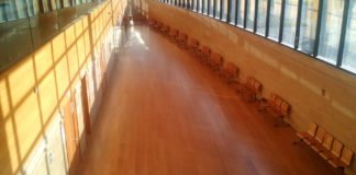 La custodia y el “orden” de algunos policías nacionales de Benidorm son denunciados en los juzgados por turistas vascos detenidos