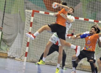 El Balonmano Benidorm torea en Pamplona al Helvetia Anaitasuna y se trae dos «orejas y rabo»