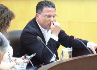 El lubricante en Benidorm se denomina «3 en 1″…..¿o acaso «6 en 1»?