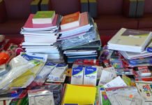 Los niños de La Nucía se vuelcan con la Vega Baja aportando material escolar para los damnificados por las riadas