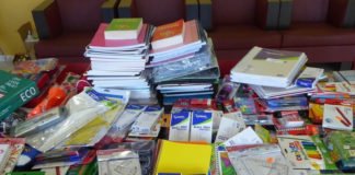 Los niños de La Nucía se vuelcan con la Vega Baja aportando material escolar para los damnificados por las riadas