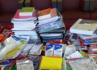 Los niños de La Nucía se vuelcan con la Vega Baja aportando material escolar para los damnificados por las riadas