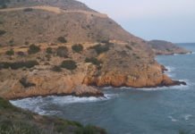 Una patera alcanza la Playa nudista del Ti Ximo en Benidorm con once magrebíes a bordo