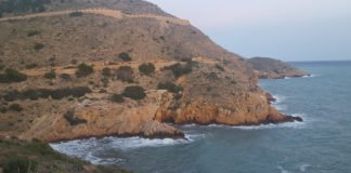 Una patera alcanza la Playa nudista del Ti Ximo en Benidorm con once magrebíes a bordo