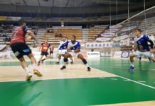 El Balonmano Benidorm cae en el último suspiro del encuentro frente al Bada Huesca