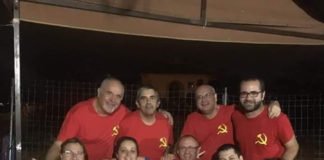 El alcalde socialista de Villajoyosa enfrenta a los suyos al politizar un acto festero vestido con simbología comunista