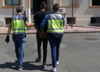 La Policía Nacional ha detenido en la localidad madrileña de Leganés a un joven por atracar a diez menores en el Metro del sur de Madrid