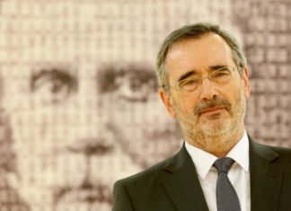 El presidente del Senado copió y pegó párrafos completos de manuales y otras obras de filósofos de reconocido prestigio, sin citar ni entrecomillar