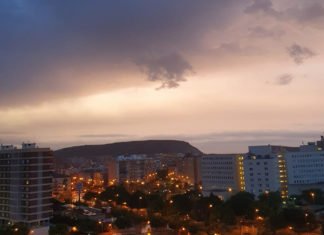 Una fuerte tormenta eléctrica sacude Alicante