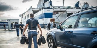 Interpol avisa de que hay terroristas entre los inmigrantes ilegales que llegan a España procedentes del Norte de África