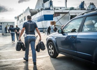 Interpol avisa de que hay terroristas entre los inmigrantes ilegales que llegan a España procedentes del Norte de África