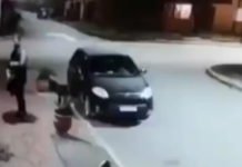 El atraco que termina en abrazo cuando el ladrón se da cuenta de que la víctima es un amigo