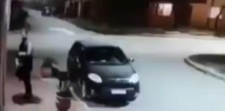 El atraco que termina en abrazo cuando el ladrón se da cuenta de que la víctima es un amigo