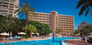 La cadena de hoteles Servigroup renueva su patrocinio con el Club Balonmano Benidorm