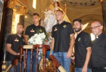 El Hércules buscó cobijo ante la Patrona de Alicante en la tradicional ofrenda floral de ayer en la Concatedral de San Nicolás