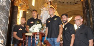 El Hércules buscó cobijo ante la Patrona de Alicante en la tradicional ofrenda floral de ayer en la Concatedral de San Nicolás