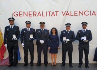 Condecorados cuatro policías locales de Onda por salvar la vida a un bebé que convulsionaba