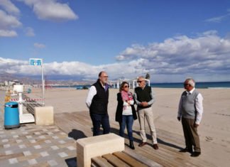 El Ayuntamiento de Alicante mejora con diferentes actuaciones la Playa de San Juan
