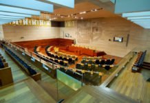 La Asamblea de Extremadura gasta 485.000 euros del dinero de los españoles en teléfonos móviles para sus diputados