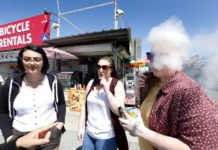 Trump recula y permitirá el cigarrillo electrónico en Estados Unidos al menos hasta las elecciones de 2020