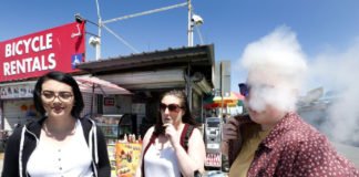 Trump recula y permitirá el cigarrillo electrónico en Estados Unidos al menos hasta las elecciones de 2020