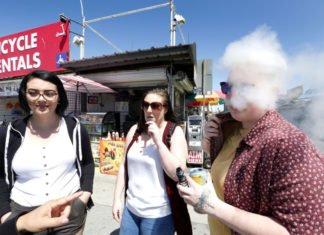 Trump recula y permitirá el cigarrillo electrónico en Estados Unidos al menos hasta las elecciones de 2020