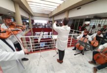 Músicos de las orquestas Sinfónica y de Jóvenes de la Región de Murcia llevan su música a varios hospitales esta Navidad