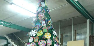 Denia deja en manos de personas con discapacidad funcional la creación del Árbol de Navidad de su Ayuntamiento