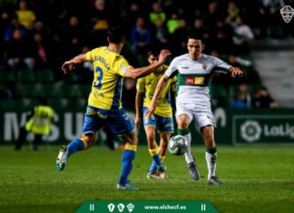 Jarro de agua fría en el Martínez Valero tras la derrota del Elche frente a Las Palmas por 2-3