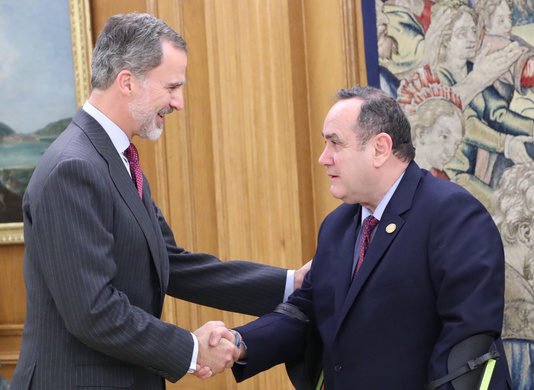 El Rey de España recibió en audiencia al Presidente Electo de Guatemala en el Palacio de la Zarzuela