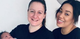 Una pareja británica de lesbianas ha dado a luz a Otis, el primer bebé del mundo que ha pasado por los dos úteros de sus madres.