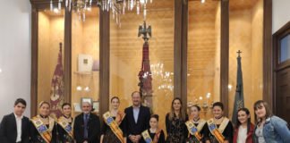 Reinas y Damas de Orihuela han sido recibidas hoy en la Sala del Oriol de su Ayuntamiento