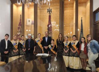 Reinas y Damas de Orihuela han sido recibidas hoy en la Sala del Oriol de su Ayuntamiento