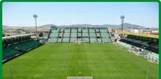 El Club de Fútbol La Nucía vuelve de Extremadura con medio partido ganado en Copa del Rey tras la suspensión por el temporal
