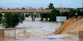 La Generalitat Valenciana presume de repartir limosnas a los pueblos afectados por la gota fría de septiembre