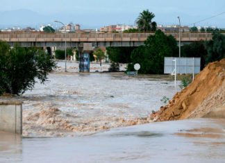 La Generalitat Valenciana presume de repartir limosnas a los pueblos afectados por la gota fría de septiembre